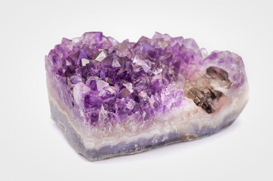 Healing Properties of an Amethyst Crystal - HappyLillyme